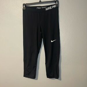 F-2 Nike Pro crop below knee black leggings